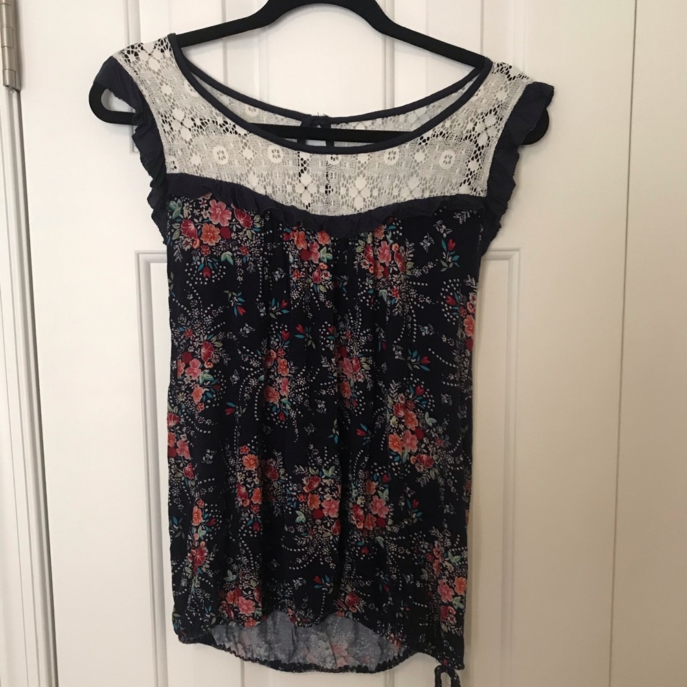 Delia’s Sleeveless Top Size Small
